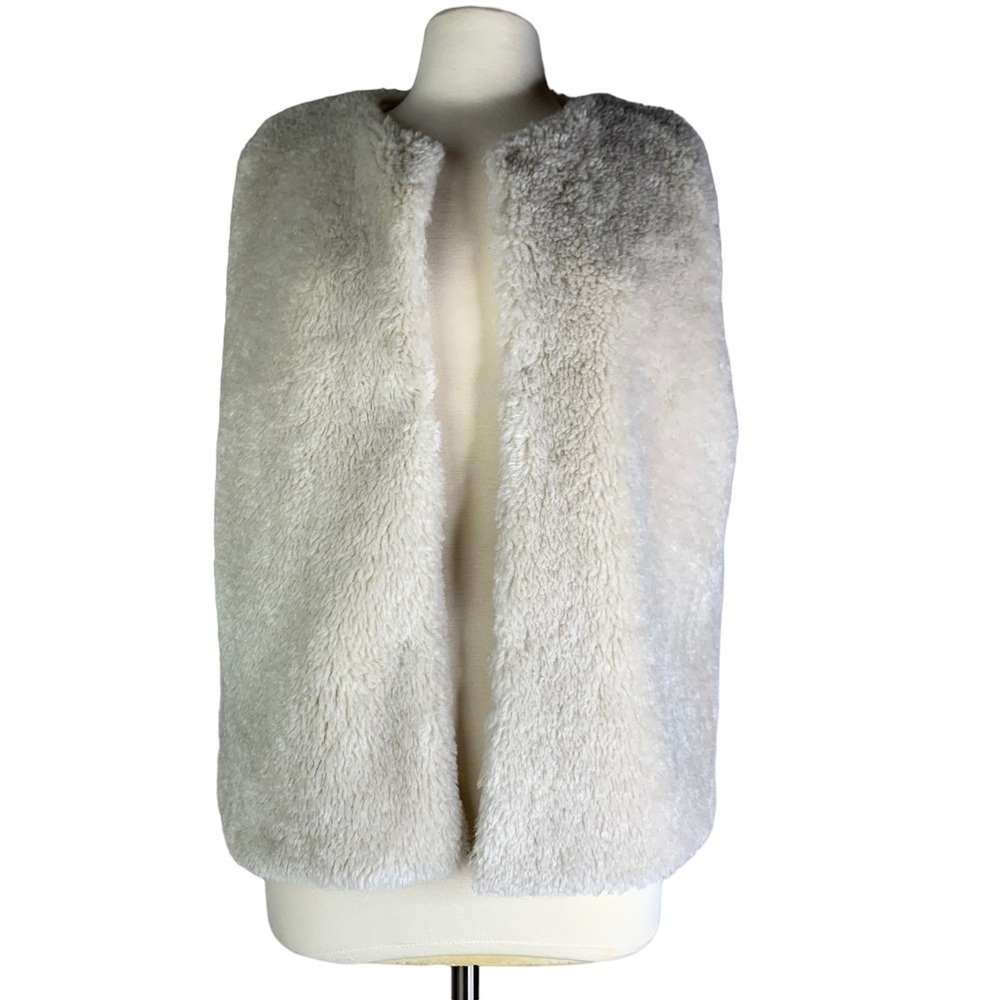 Mix It Cream Faux Fur Sherpa Vest Size Small / Medium Lined w Hook Closure NEW